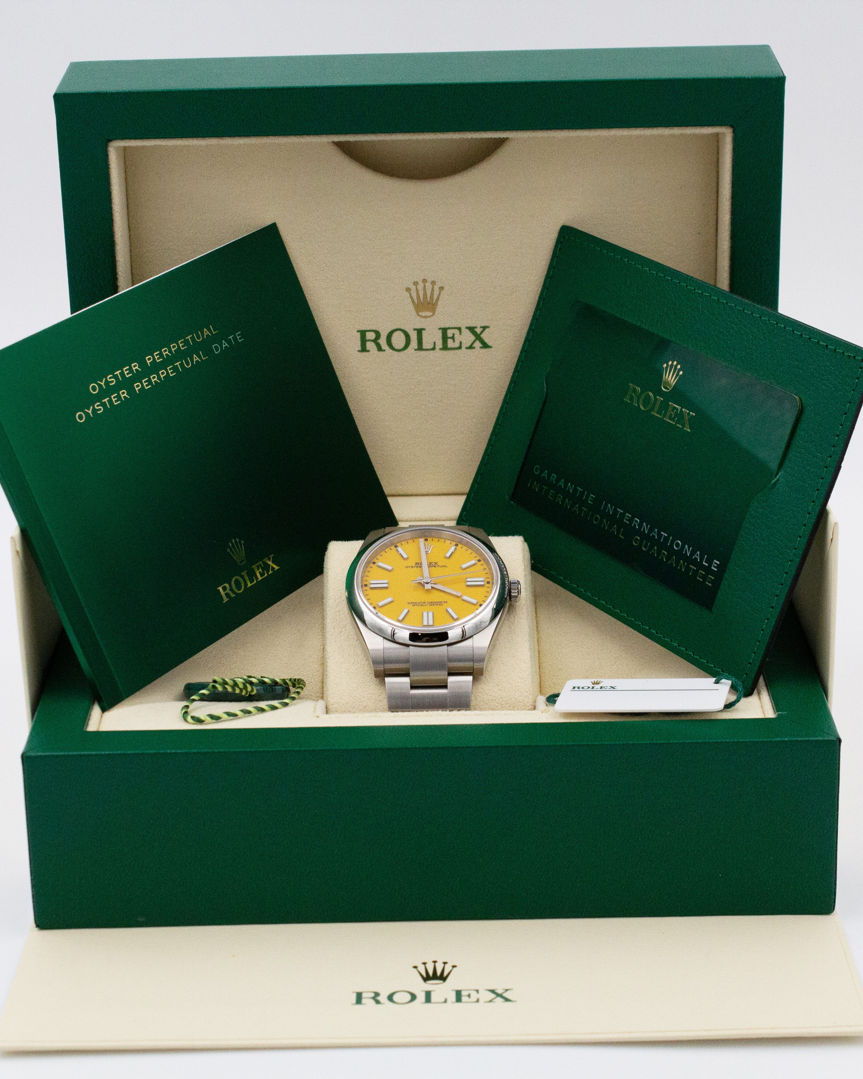 Rolex Oyster Perpetual 41 "Yellow" 124300 – 2021 – Full Set
