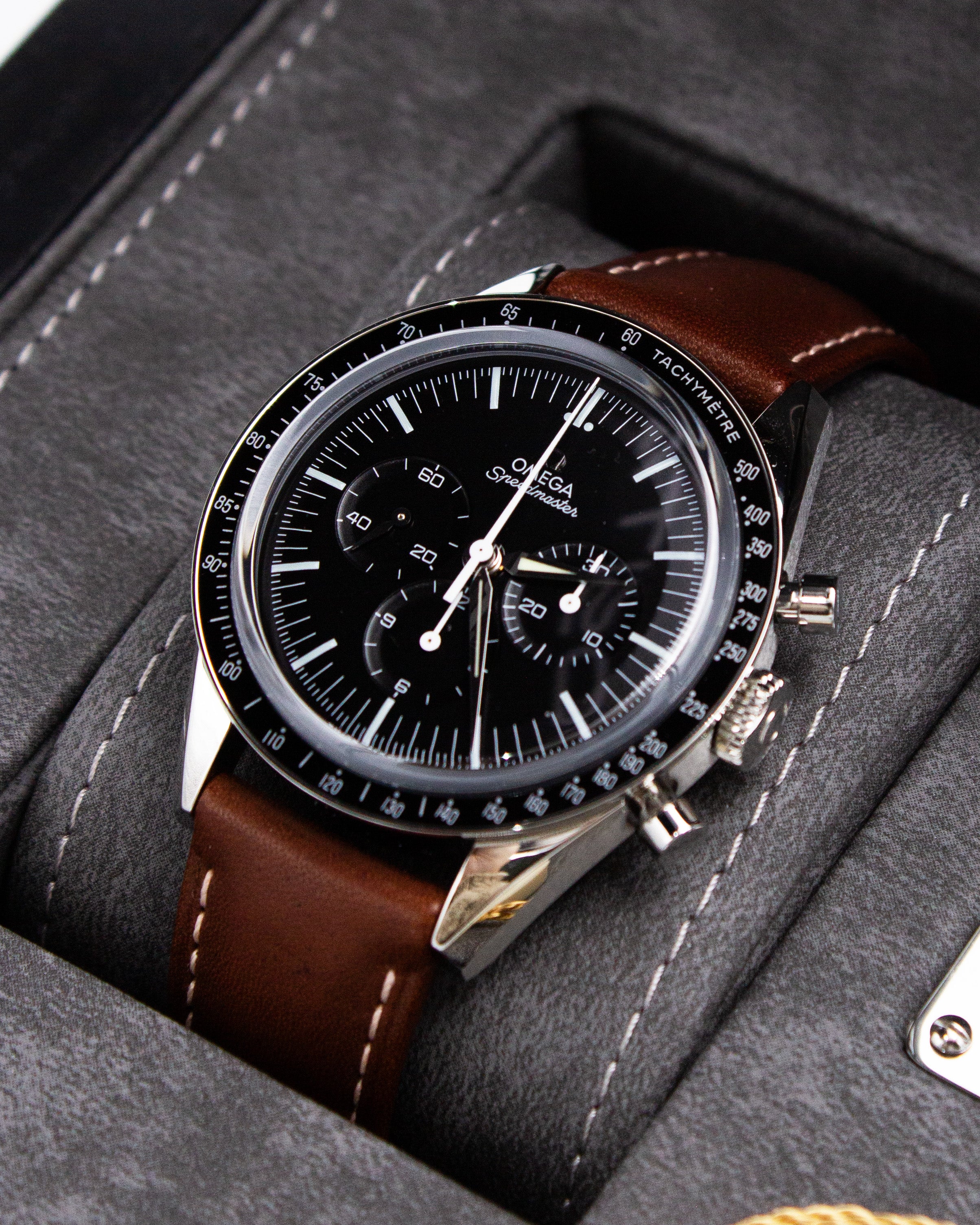 Omega Speedmaster Moonwatch "FOIS" – Full Set – 2023 – Ungetragen