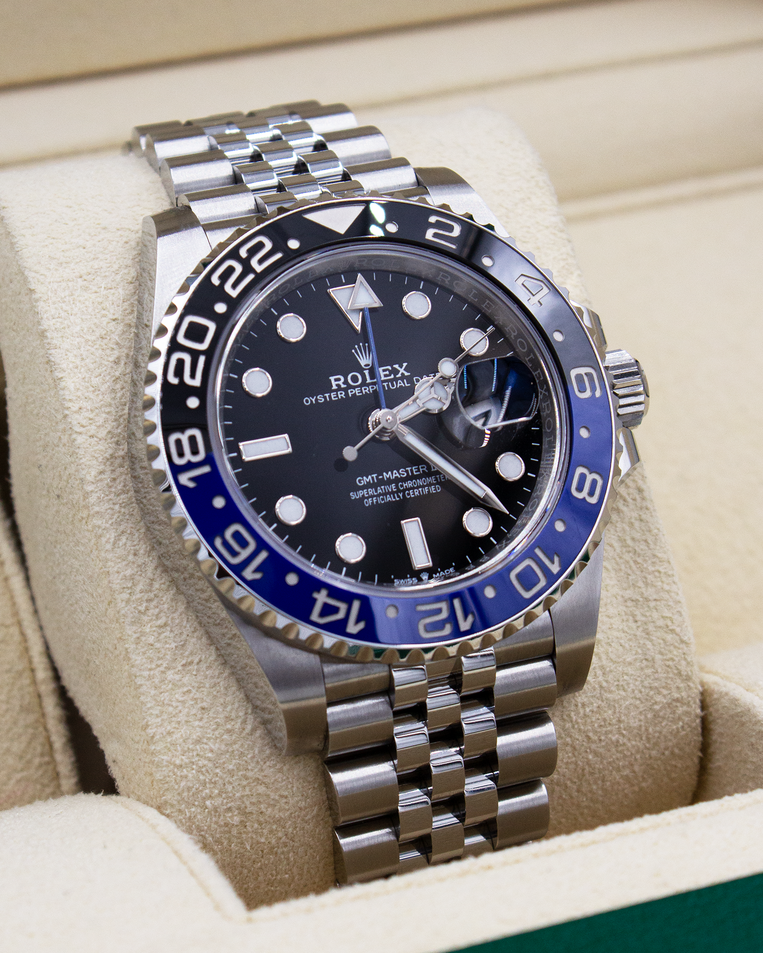 Rolex GMT-Master II 126710BLNR aus 2023 – Full Set – Batgirl, Frontansicht mit Jubilé-Band“